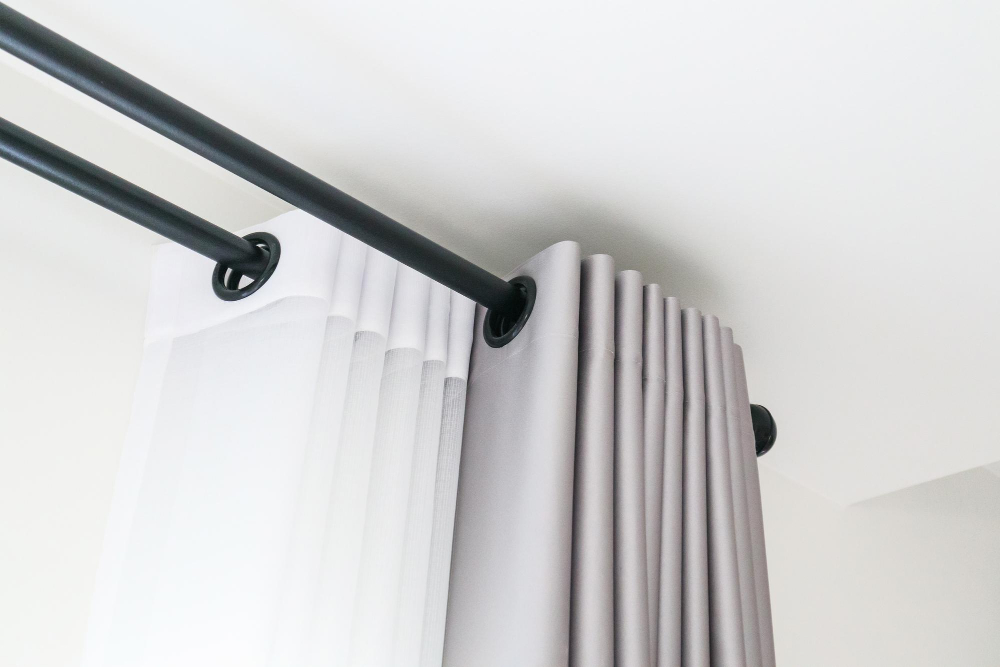 Wybrać karnisz pojedynczy czy podwójny?